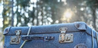 잘못 배달된 화물A Misdelivered Package – 장석주 시인