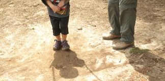 발이 말을 걸어오다Feet Talk to Me –권순자 시인