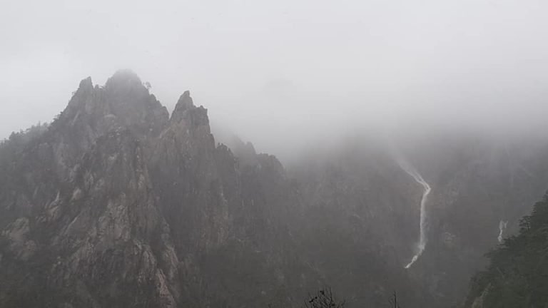 Taking a Mountain Picture – BY Park, Somyeong
