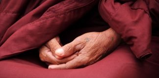 나는 핸드크림을 바르지 않는다I Have No Moisturizer On My Hand or maybe Hands Like the Workman–write by 맹문재 (Maeng, Moonjae)