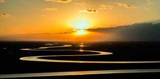 놀란 강Spooked River– write by 공광규(Kong Kwangkyu)